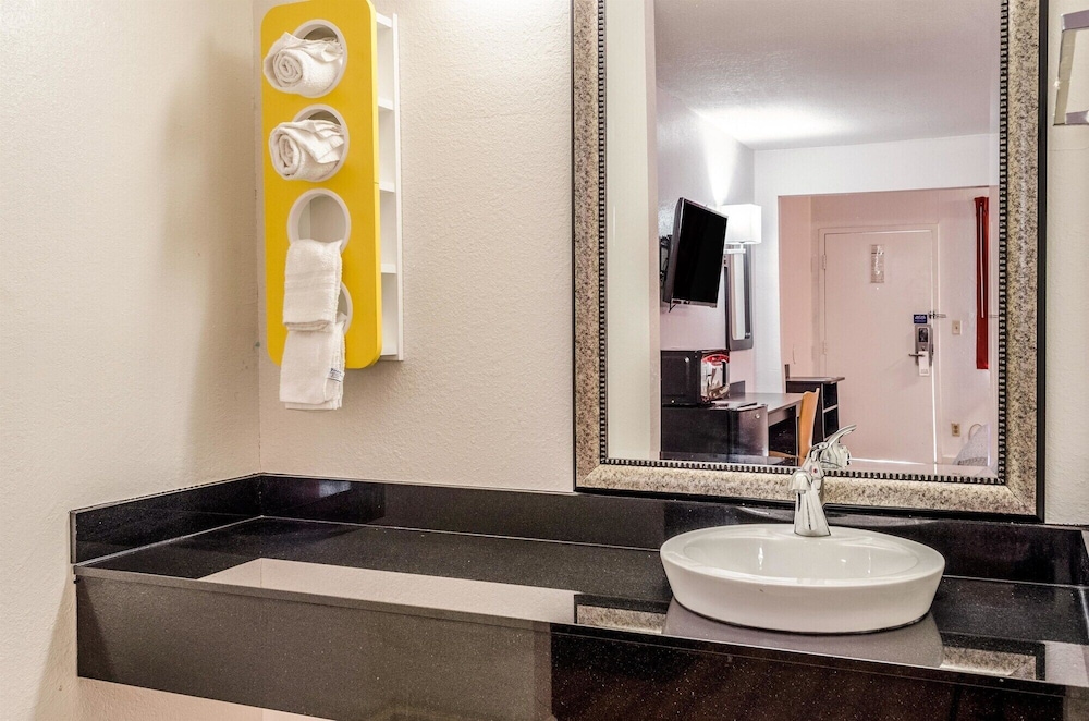 Motel6 Saraland, AL 27/28