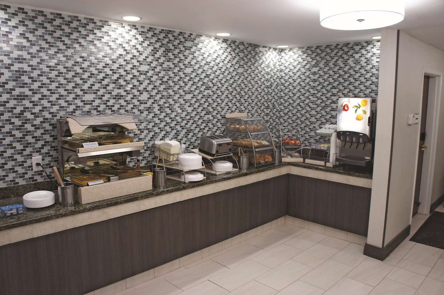 La Quinta Inn & Suites by Wyndham Covington 45/45