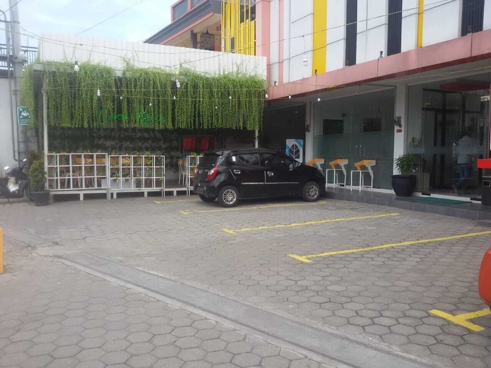 Green Red Hotel Syariah Jombang 68/73