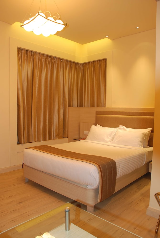 Sarovar Portico Naraina 19/54