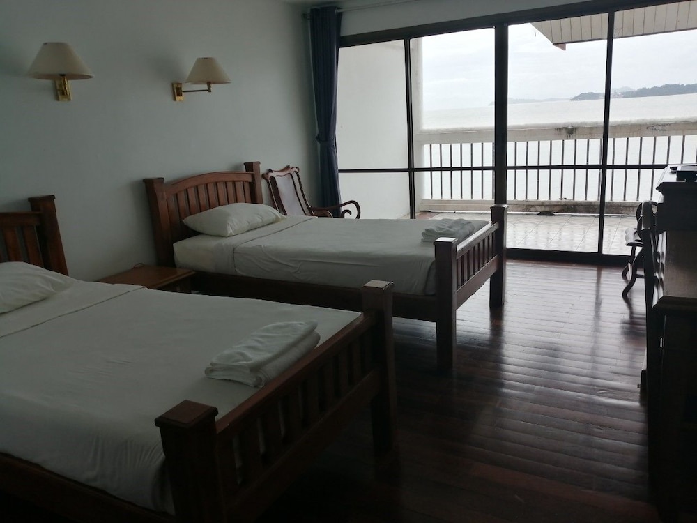 Jansom Beach Resort 24/67