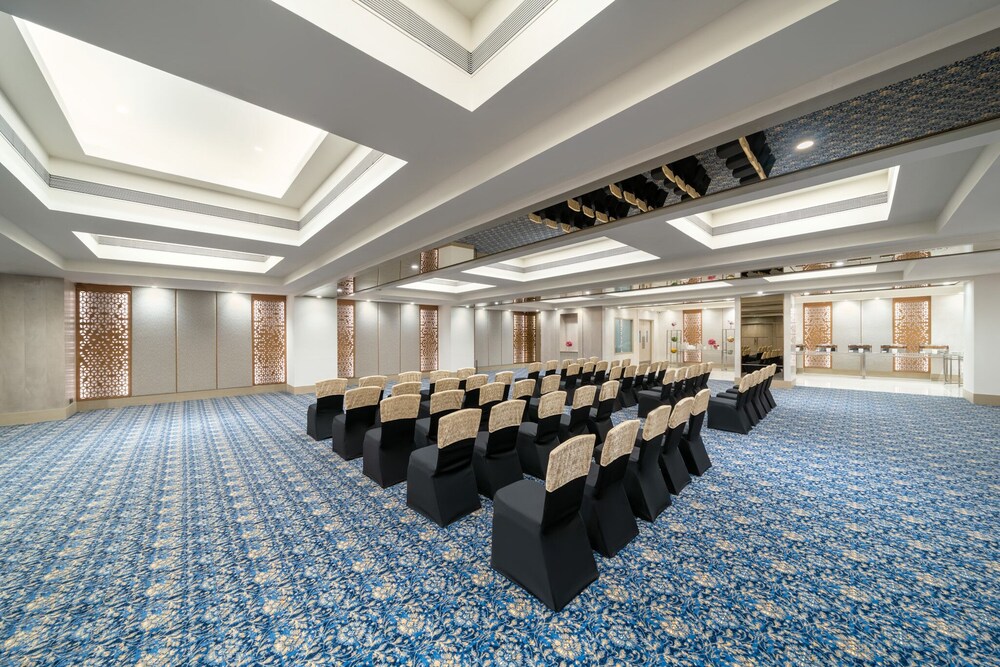 Vivanta Ahmedabad Sg Highway 38/47
