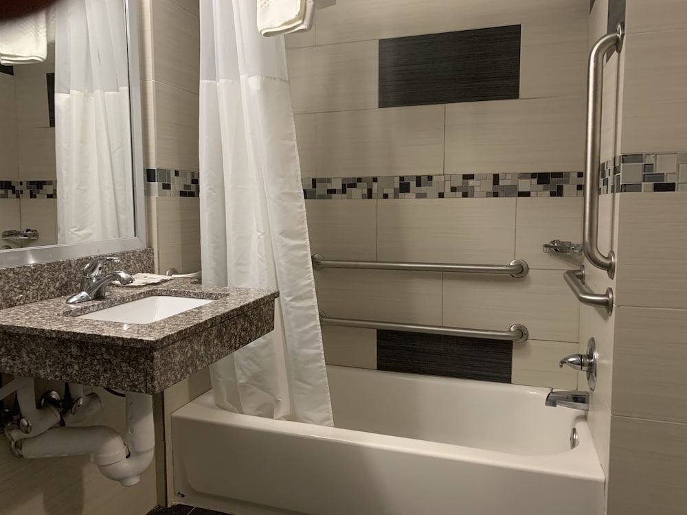 Red Carpet Inn Elmwood Park 13/48