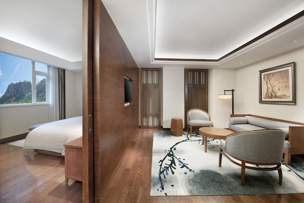 Crowne Plaza Yading 42/81