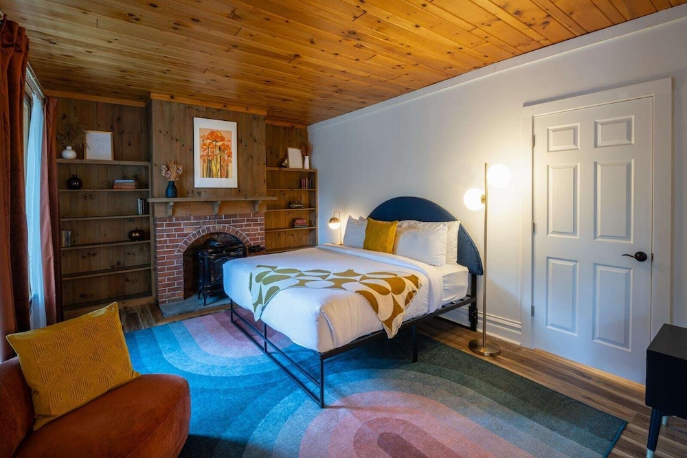 The Town House Lodge 24/70