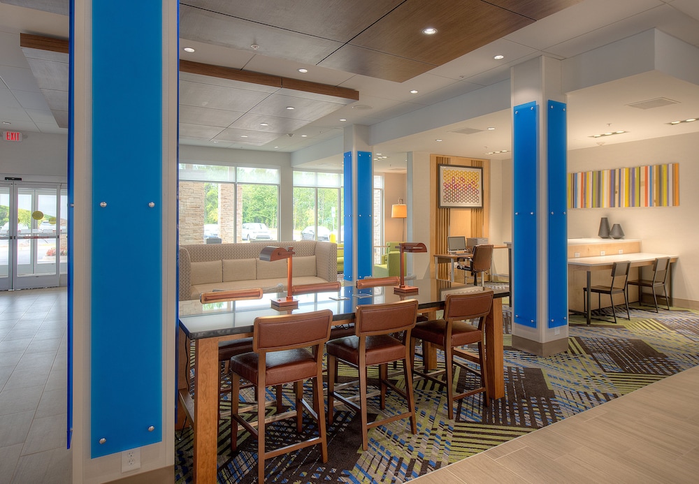 Holiday Inn Express Suites Fort Mill 51/62