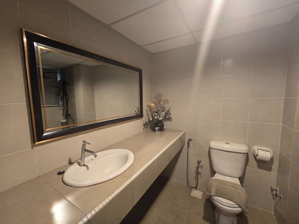 Aster Hotel Bukit Jalil 50/50