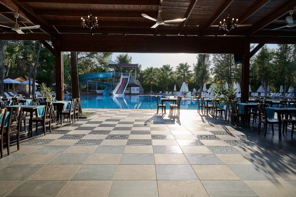 Berry Blue Hotel 89/95