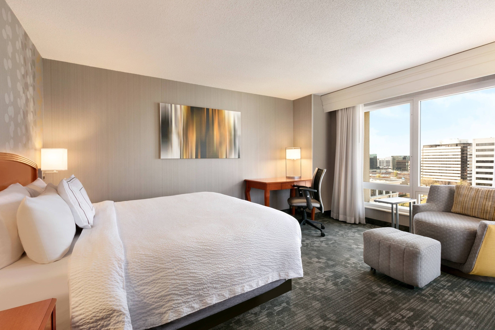 Room at Courtyard by Marriott Tysons McLean, MCLEAN - VA