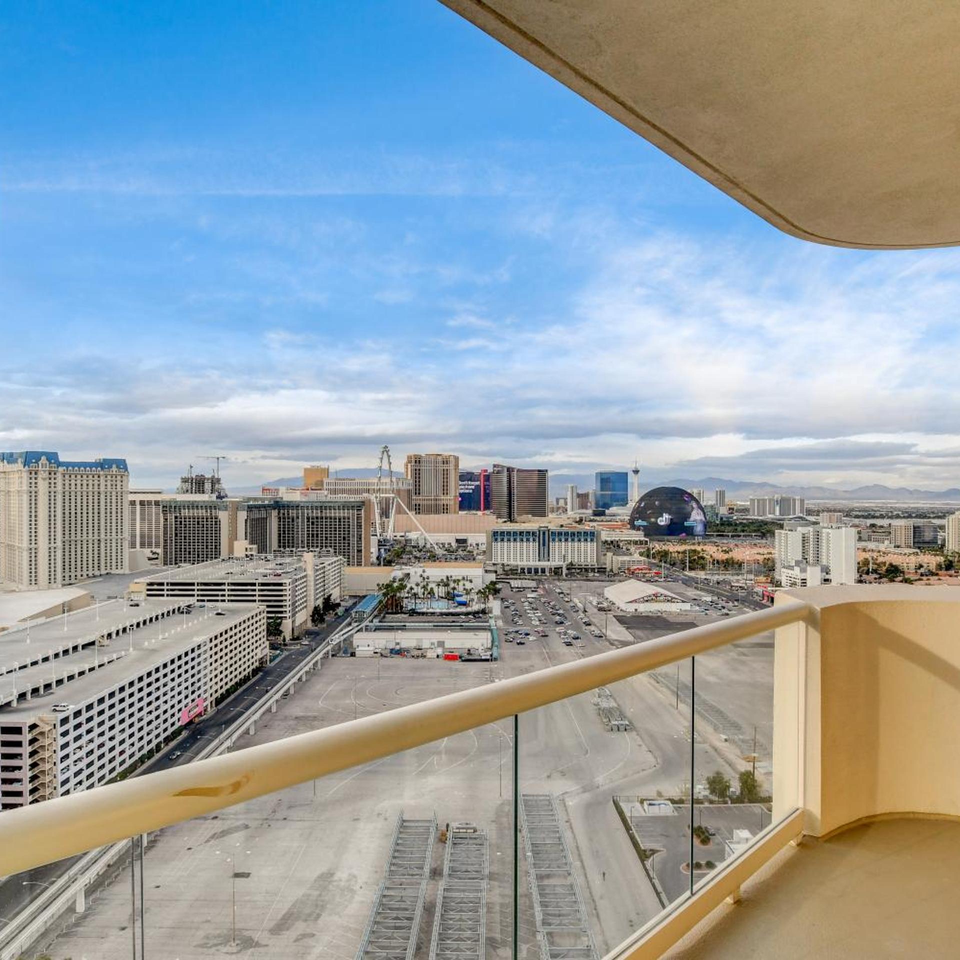 SPHERE VIEW - Signature MGM Resort Lucky Gem Penthouse & Luxury Suites 27817 37/44