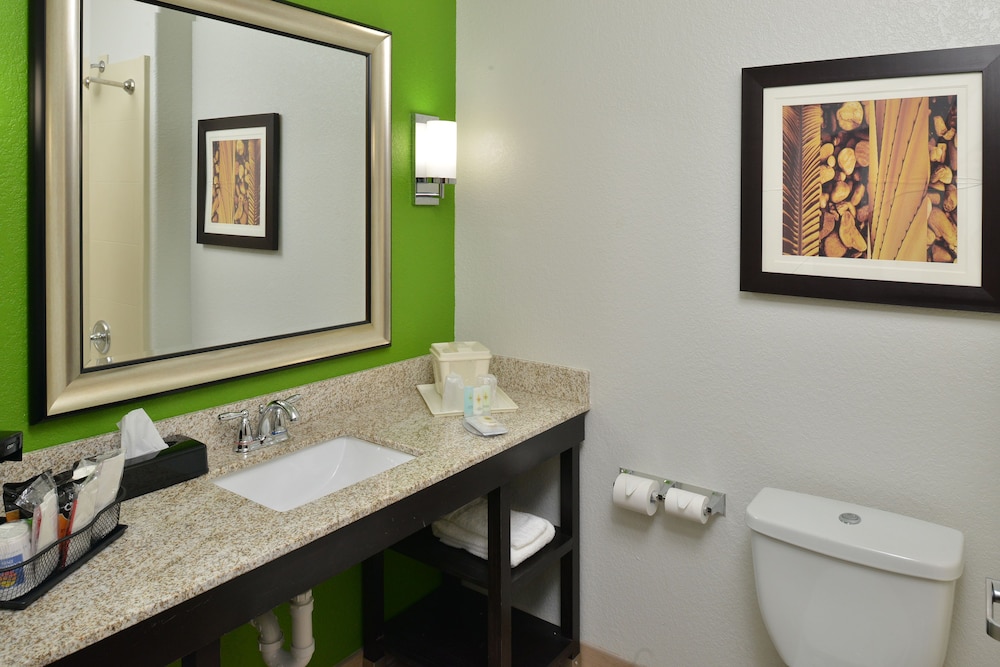 Comfort Inn & Suites Victoria North 37/46