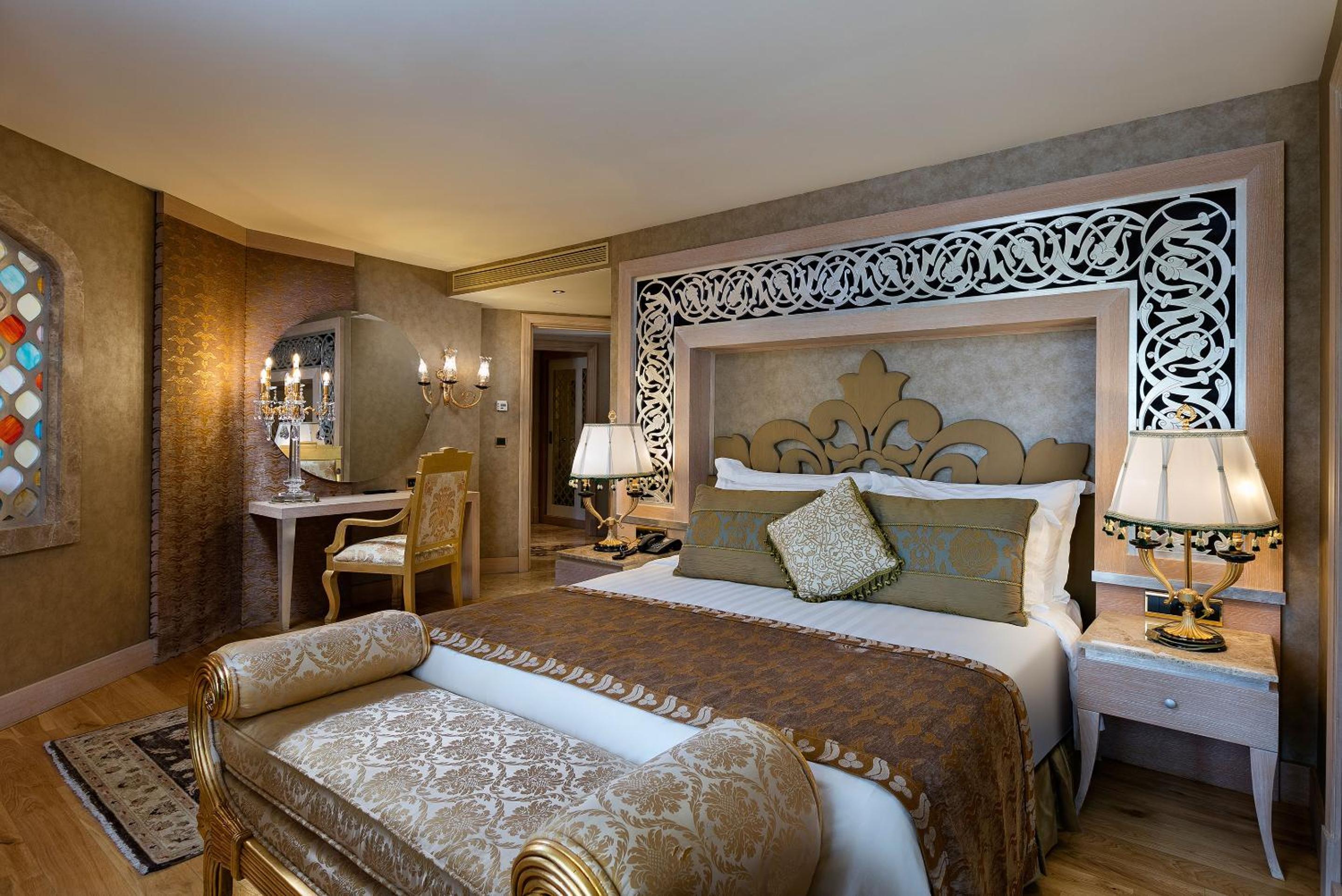 Lake, House, King Bed