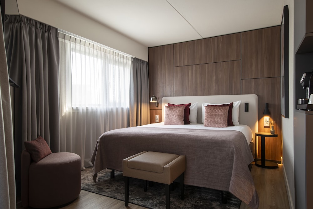 Deluxe, Twin Beds, Bilderberg Europahotel the Hague 4/6