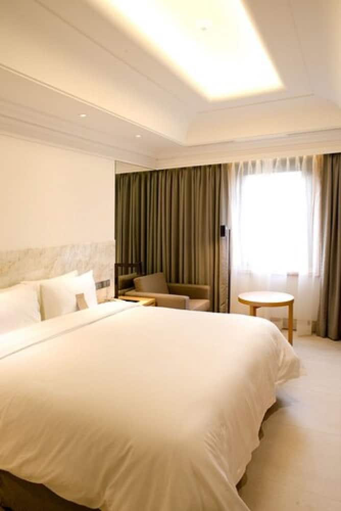 Pine Grove Hotel 21/57