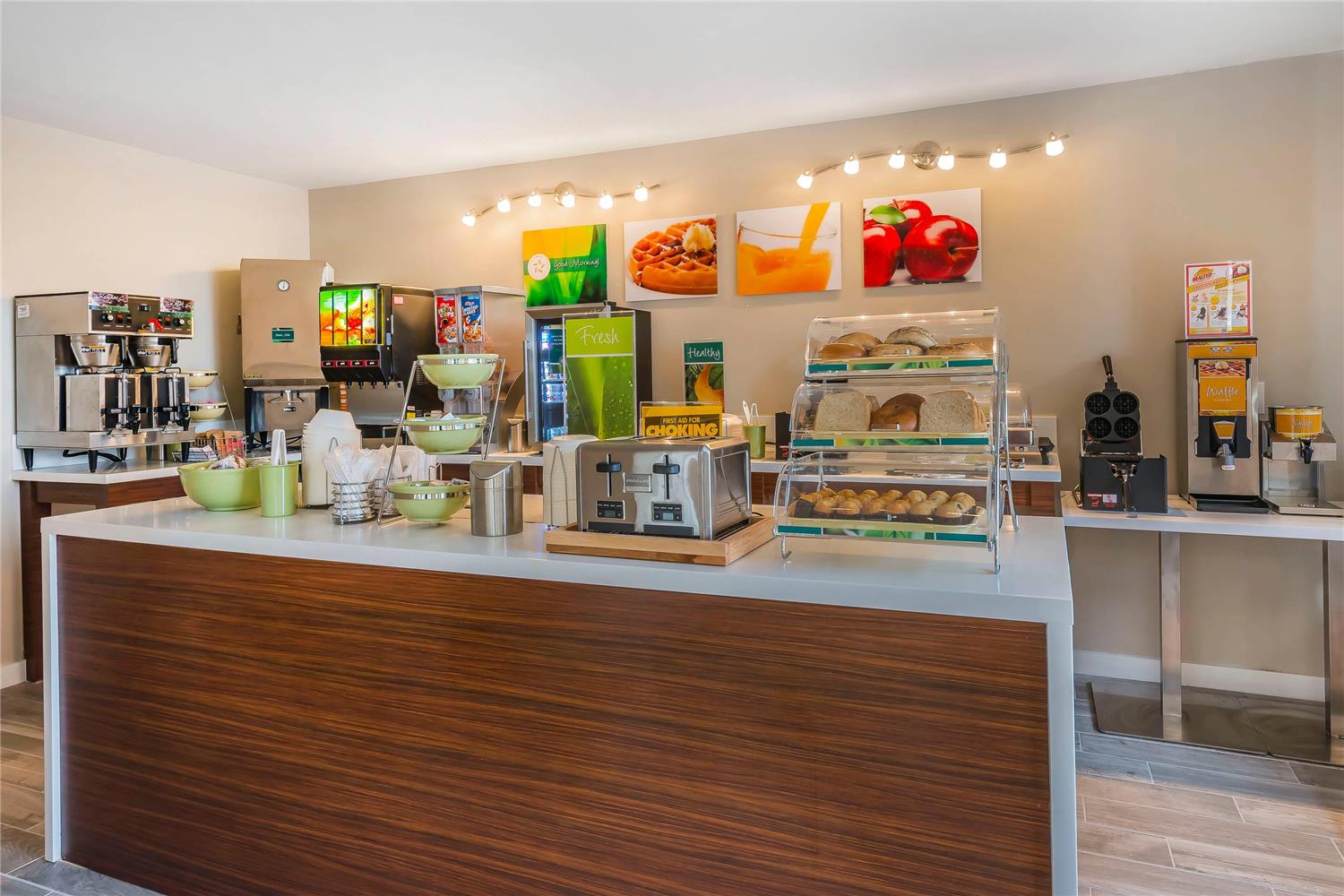 Quality Inn & Suites Kissimmee near Main Gate 7/41