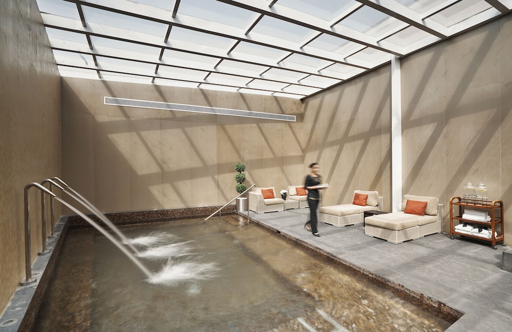 swimming pool spa