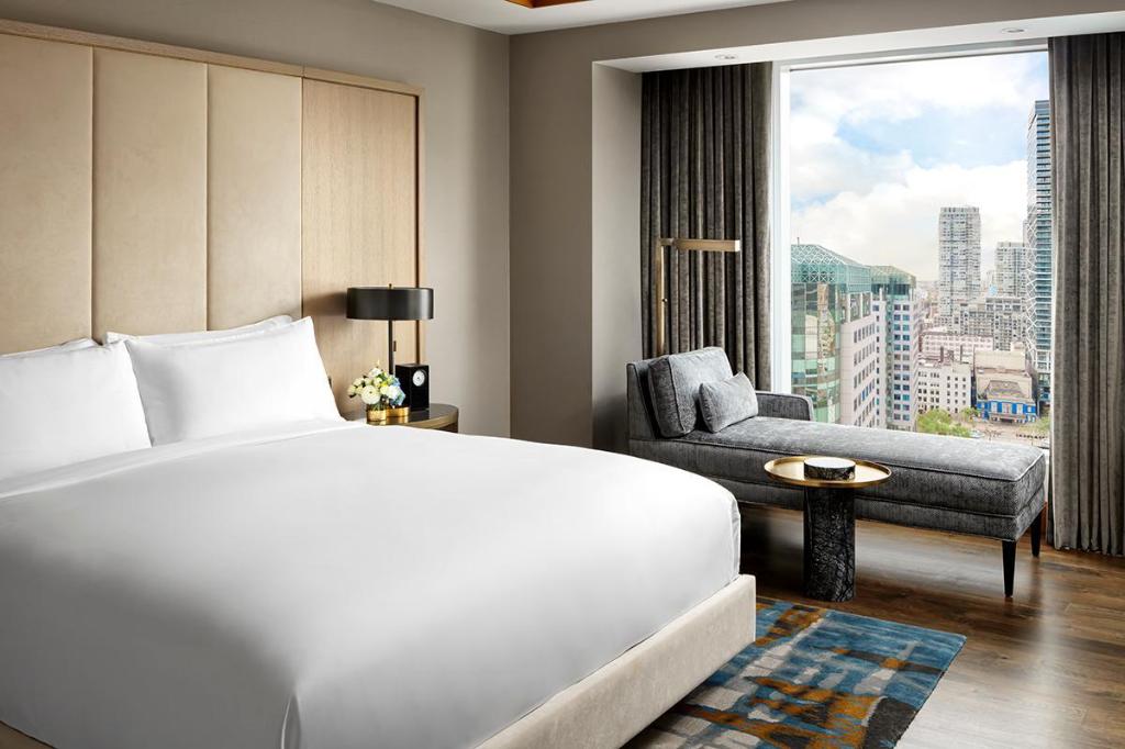 1 Bedroom, Vice President, Wellington, Suite, King Bed, City View, Club Floor