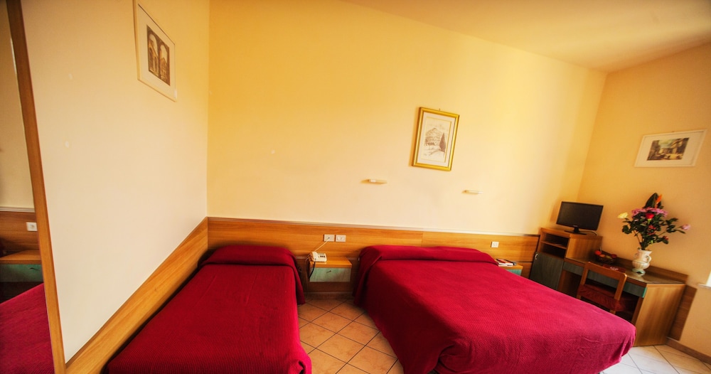 Hotel Villa Il Castagno 56/68