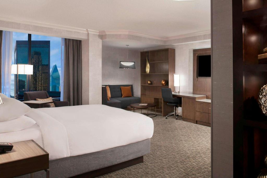 1 Bedroom, Plaza, Suite, King Bed، Dallas Marriott Downtown 2/3
