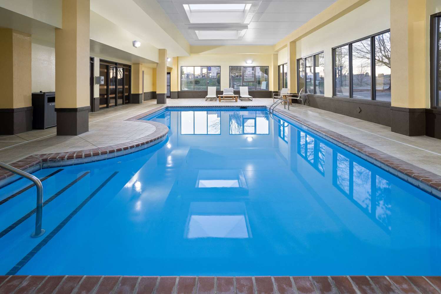 La Quinta Inn & Suites by Wyndham Mooresville 12/24