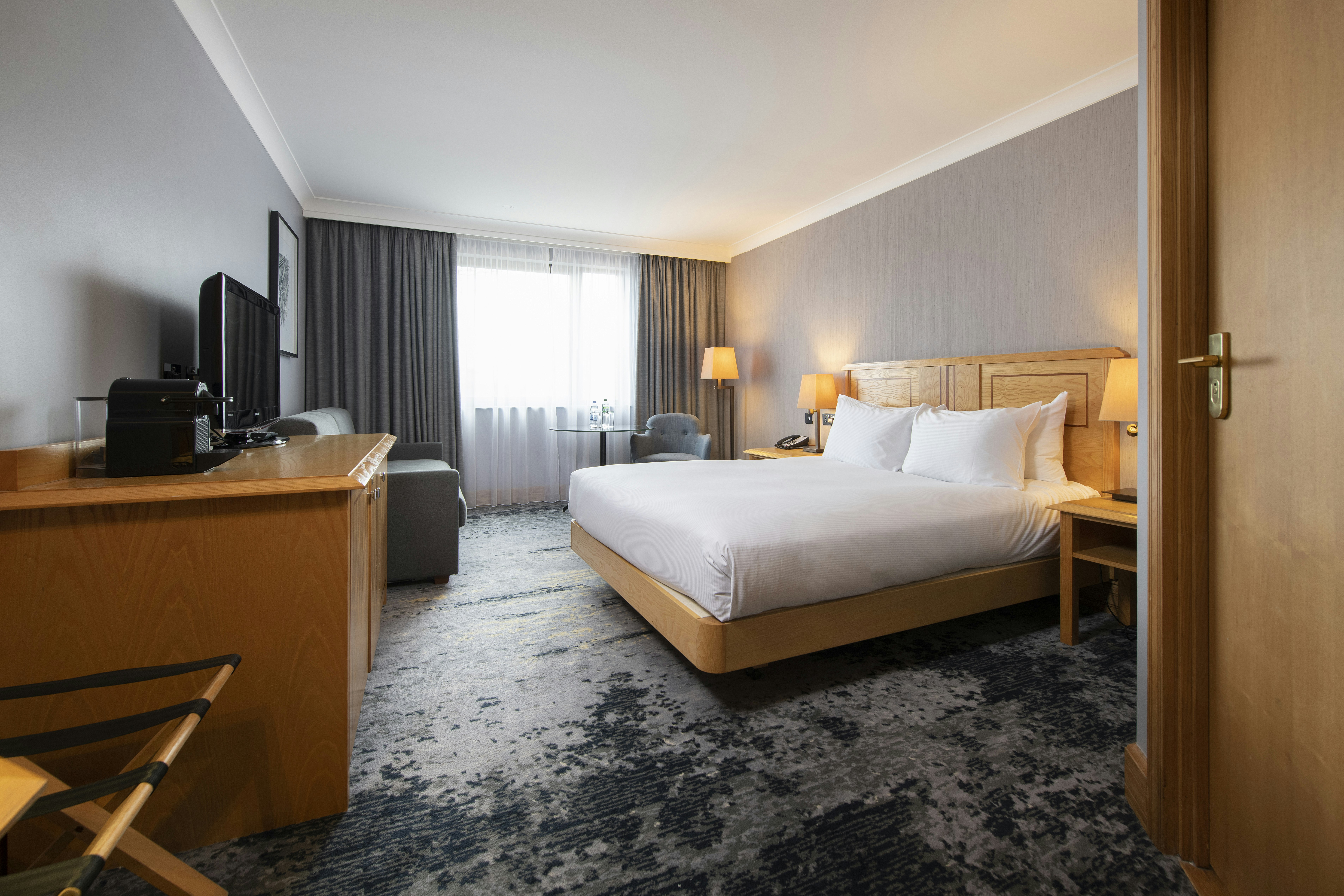 DELUXE, QUEEN BED