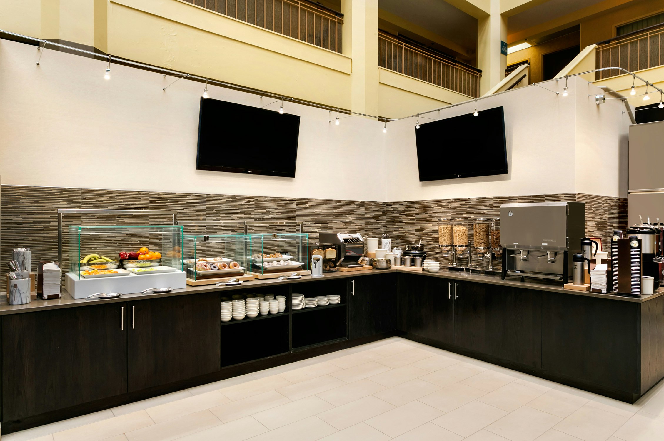 Embassy Suites by Hilton Chicago North Shore Deerfield 51/65