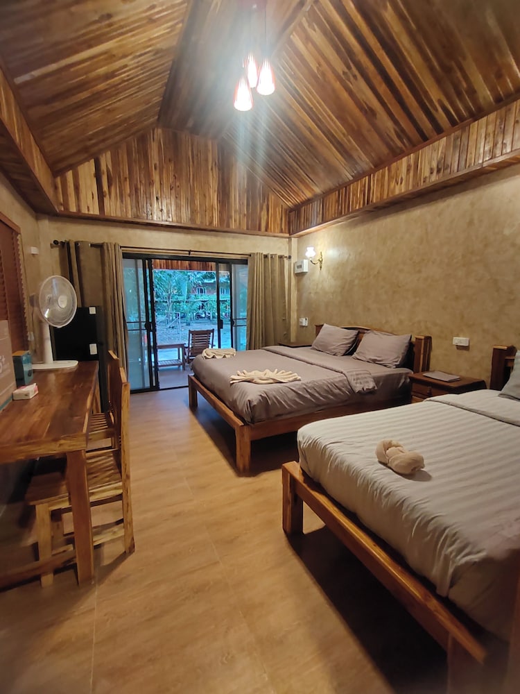 Comfort, Triple, 1 King and 1 Single Beds, Garden Area