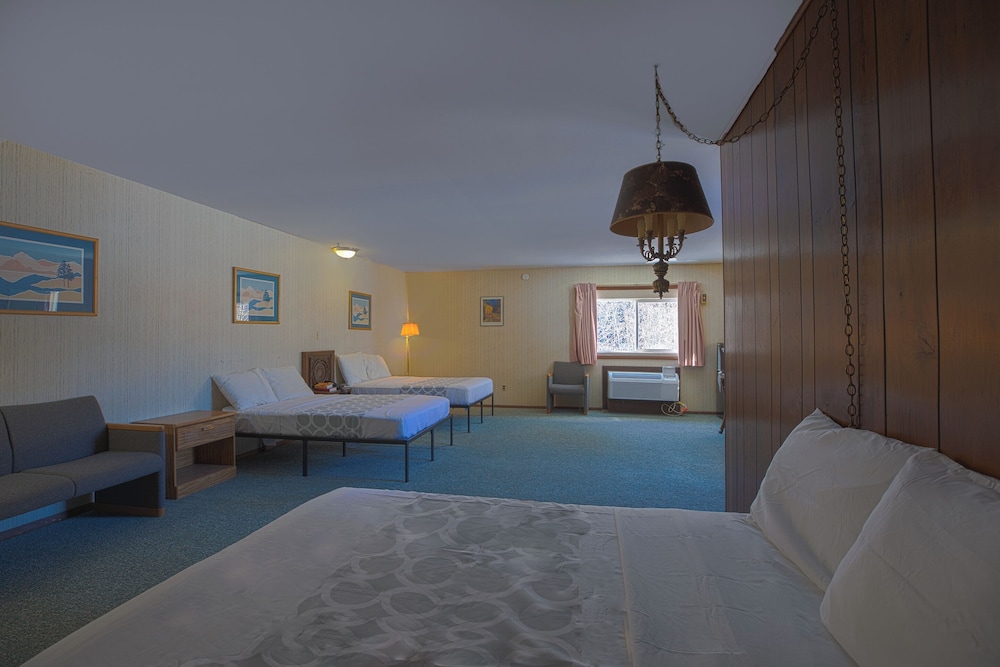 Love Hotels Tomahawk at Lake Mohawksin WI 24/49