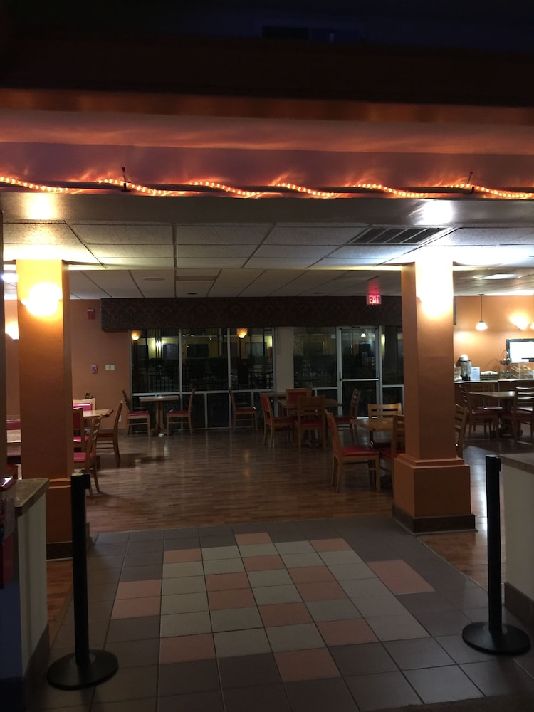 Americas Best Value Inn Laredo 9/34