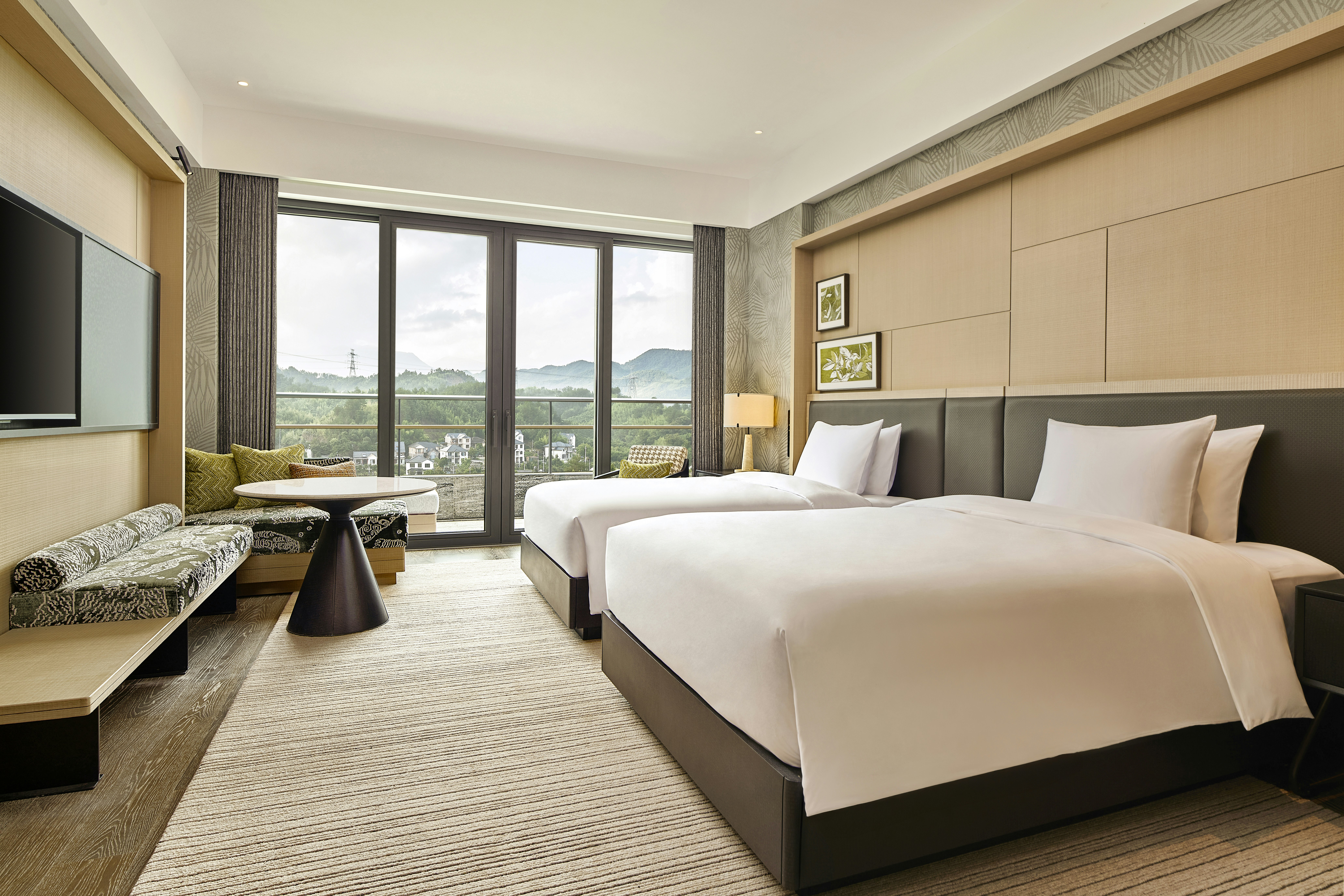 DELUXE, TWIN BEDS
