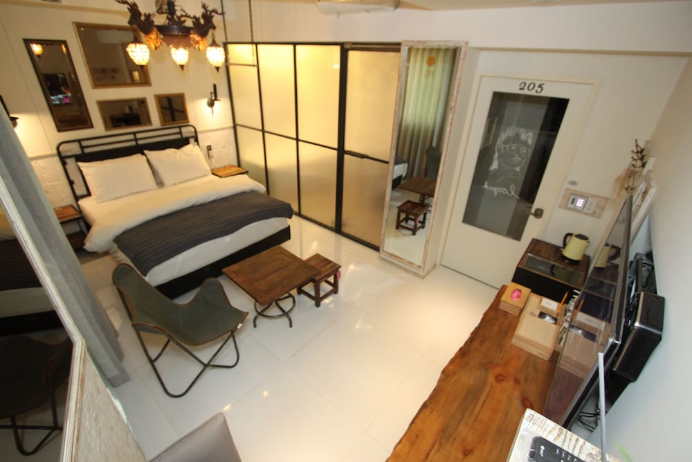 February Hotel Sungseo 40/67