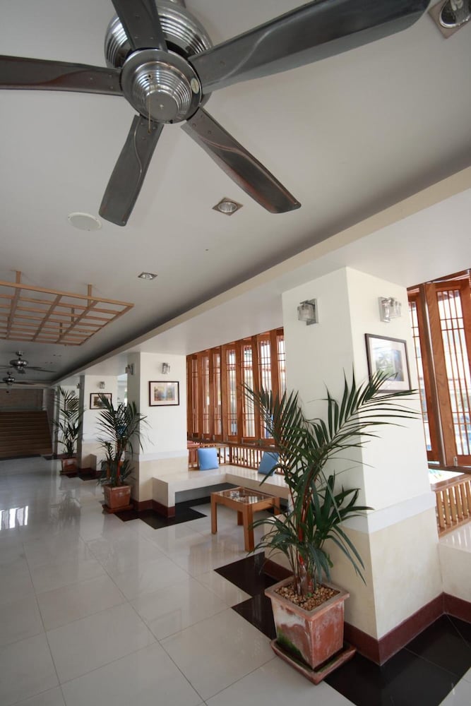 First Residence Hotel 38/48