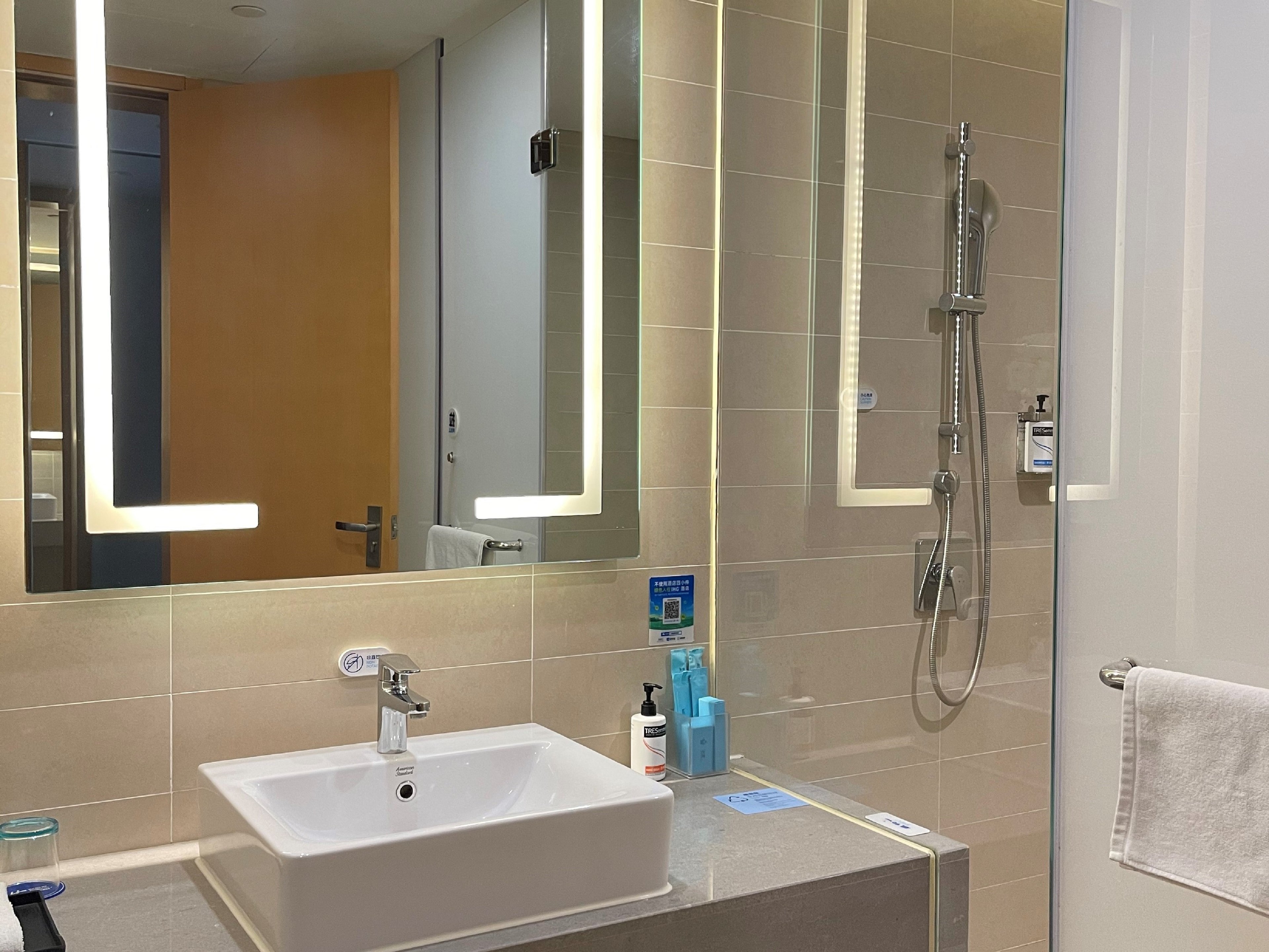 Holiday Inn Express Zhengzhou Zhengdong 73/73
