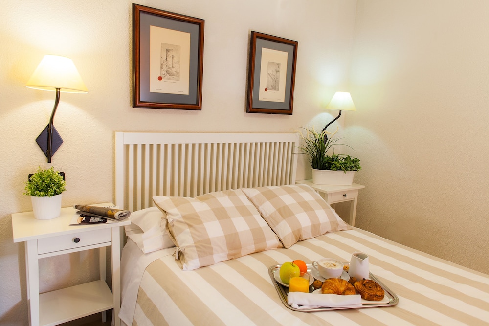 Hostal Miguel De Cervantes 18/57