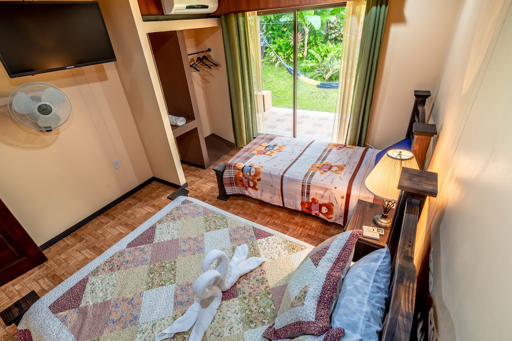 Aunty Arenal Lodge 9/50