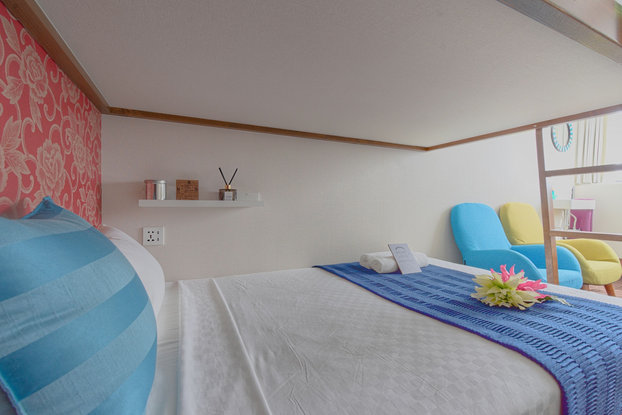 ROOM, TWIN BEDS