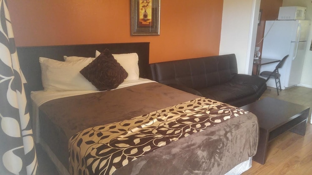 Parkway Motel & European Lodges 23/64
