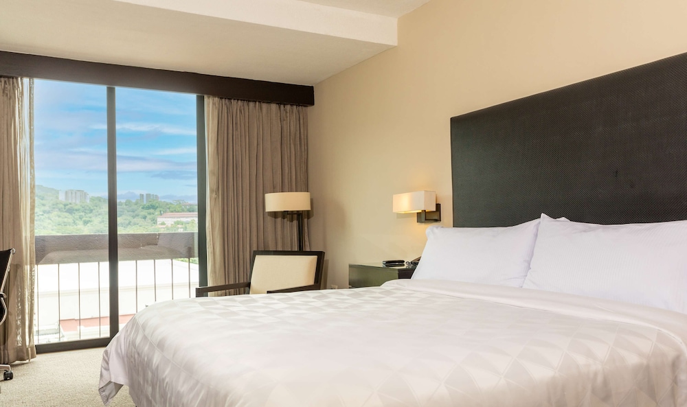 ROOM, KING BED