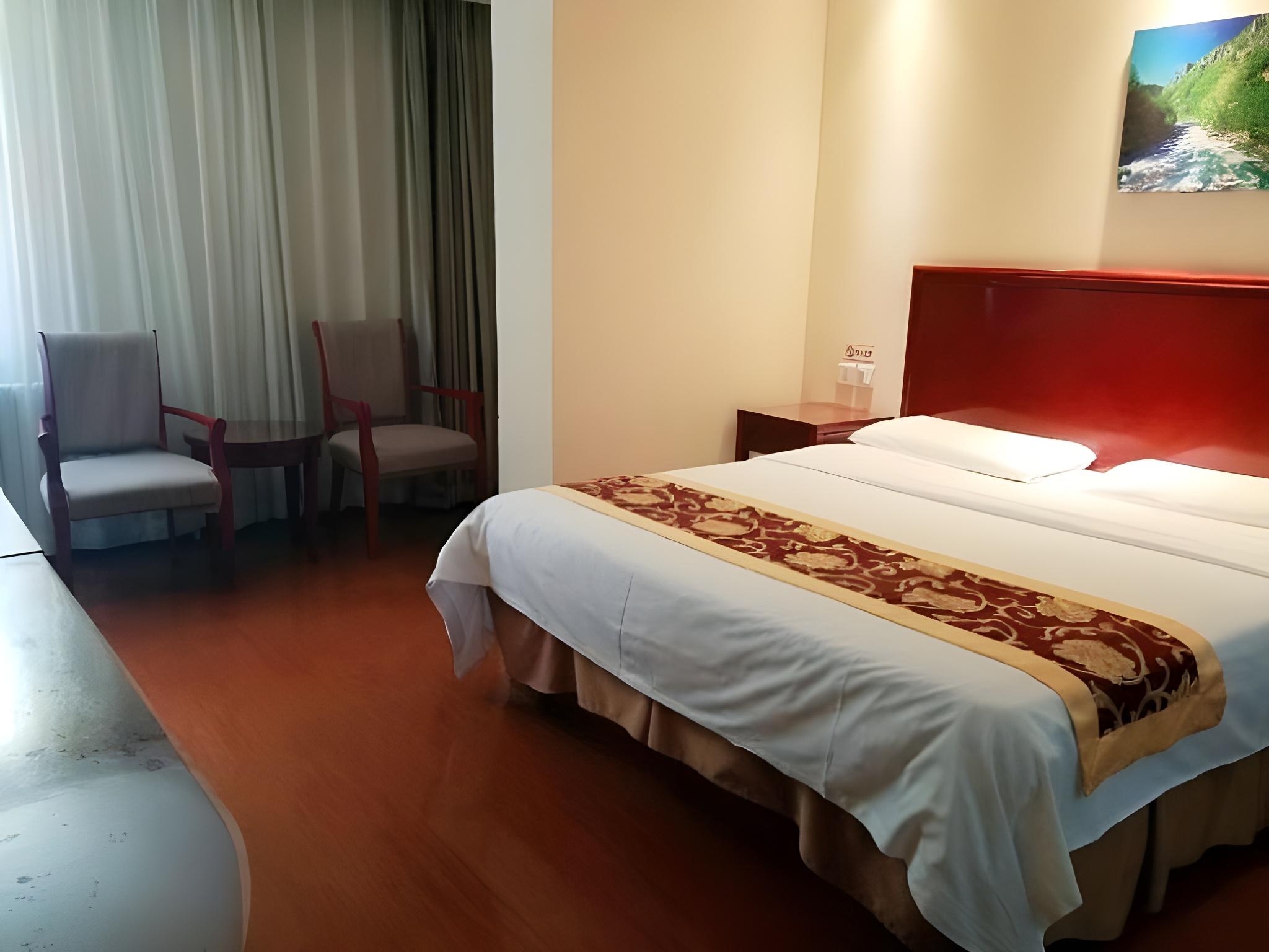 BUSINESS, QUEEN BED