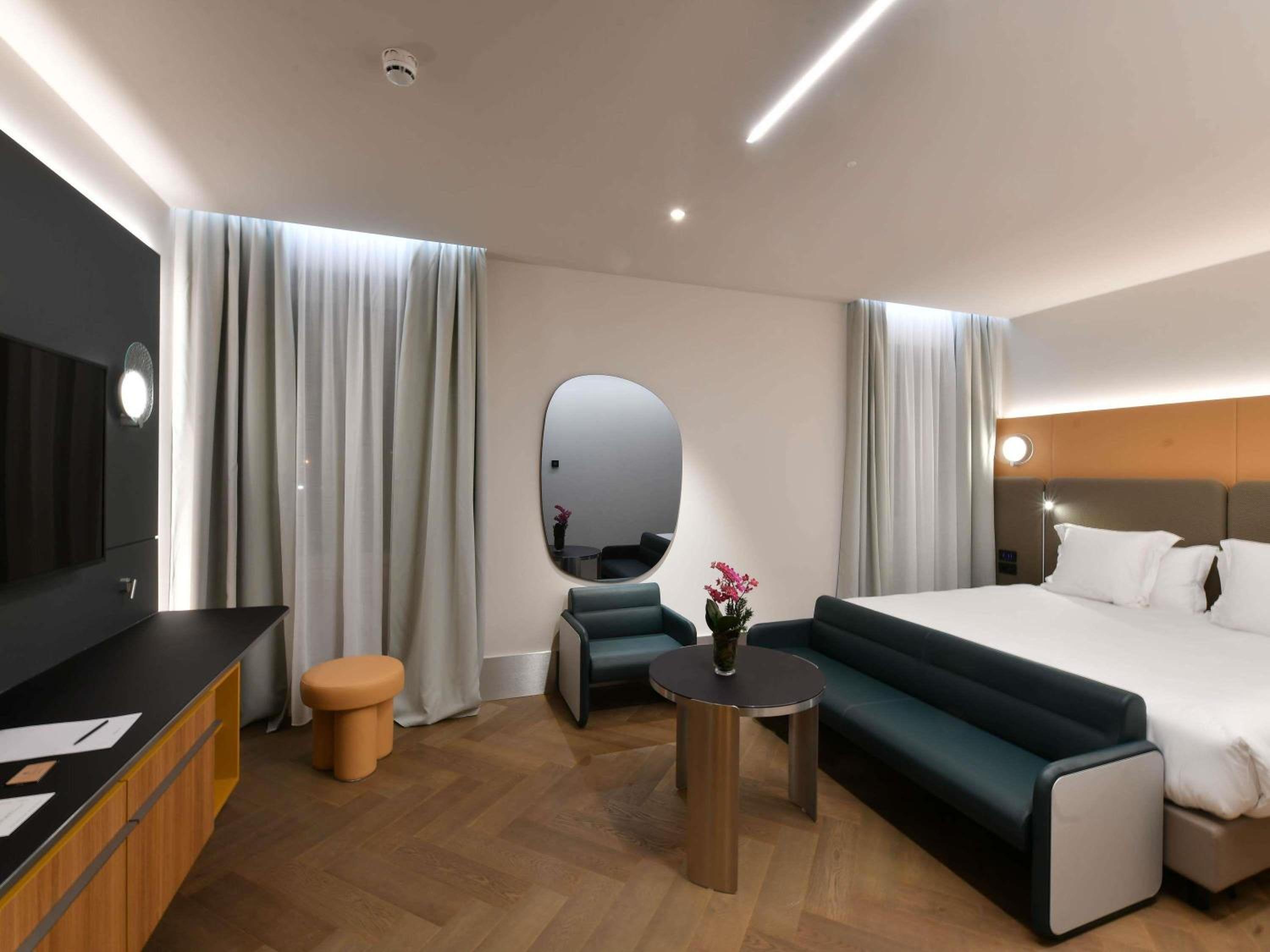غرفة ديلوكس بسرير كينج، Palazzo Tirso Cagliari Mgallery 2/3