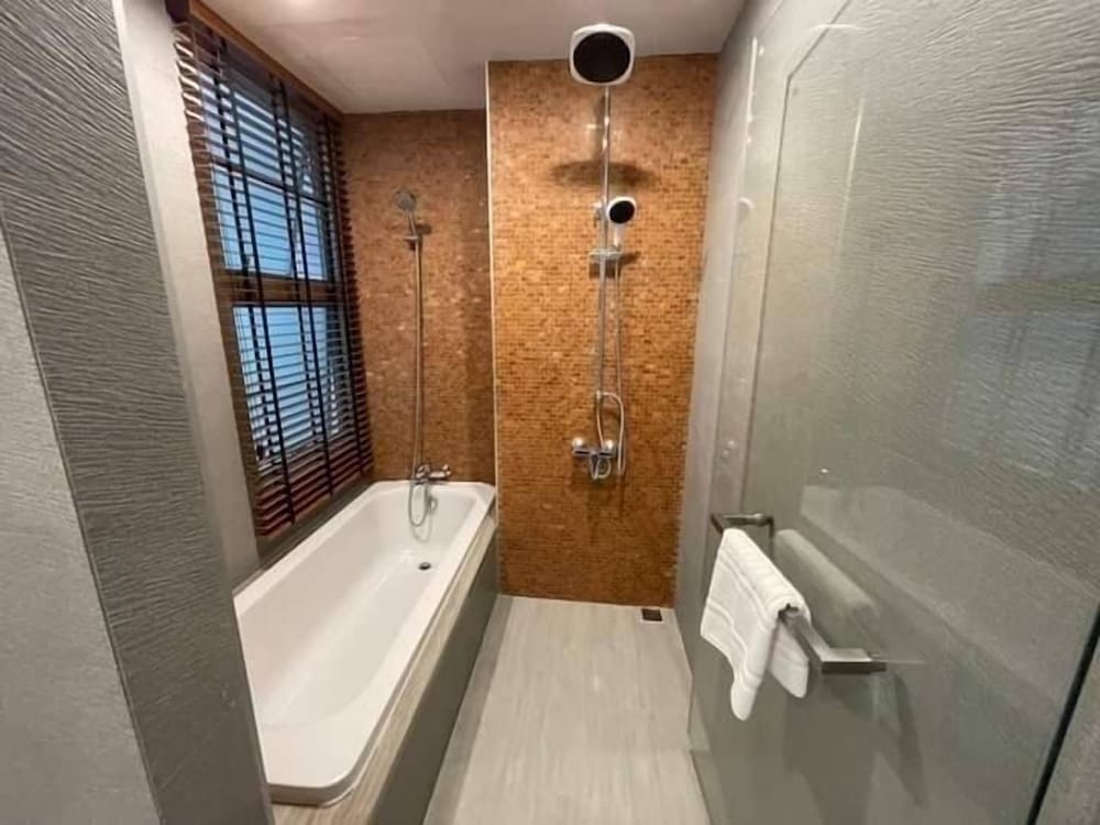 3 BEDROOMS, APARTMENT