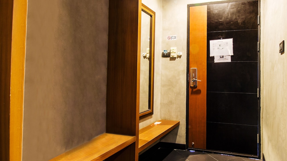 B2 Airport Boutique & Budget Hotel 37/39