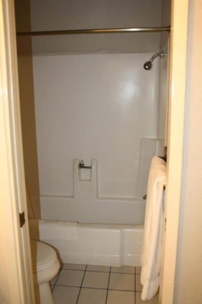 Garden Inn Suites 54/55