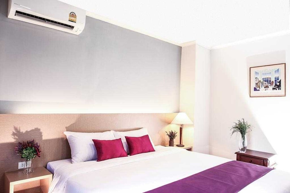 Collection O The Step Sathorn 36/63