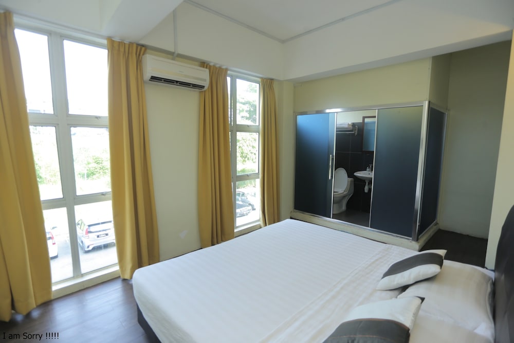 JAM Hotel Near ERL Salak Tinggi Kota Warisan 11/27