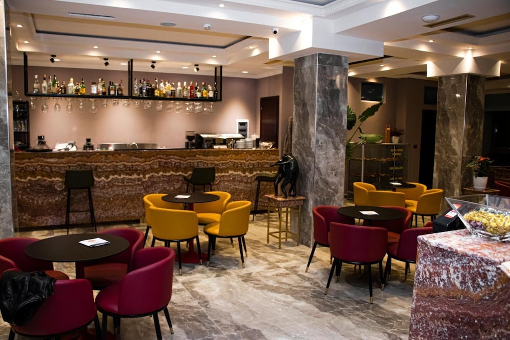 ELYSEE HOTEL 27/33