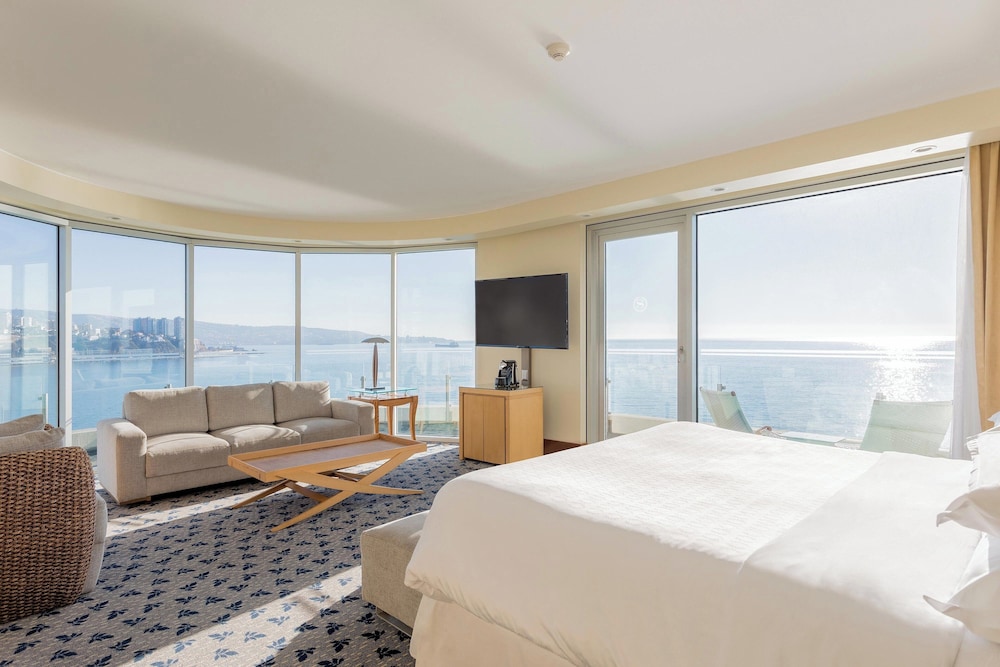Suite, King Bed, Ocean Front, Balcony، Sheraton Miramar Hotel and Convention center 2/3