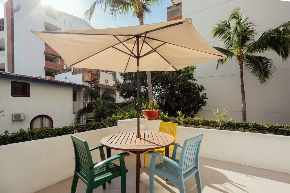 Amaca Hotel Puerto Vallarta 60/76