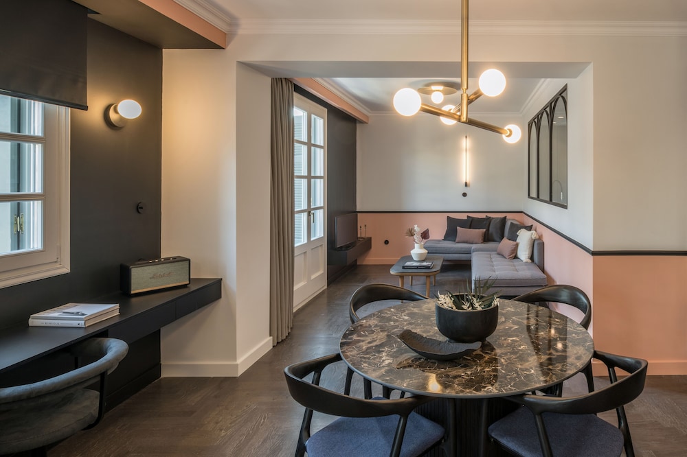 72 AD Suites 46/57