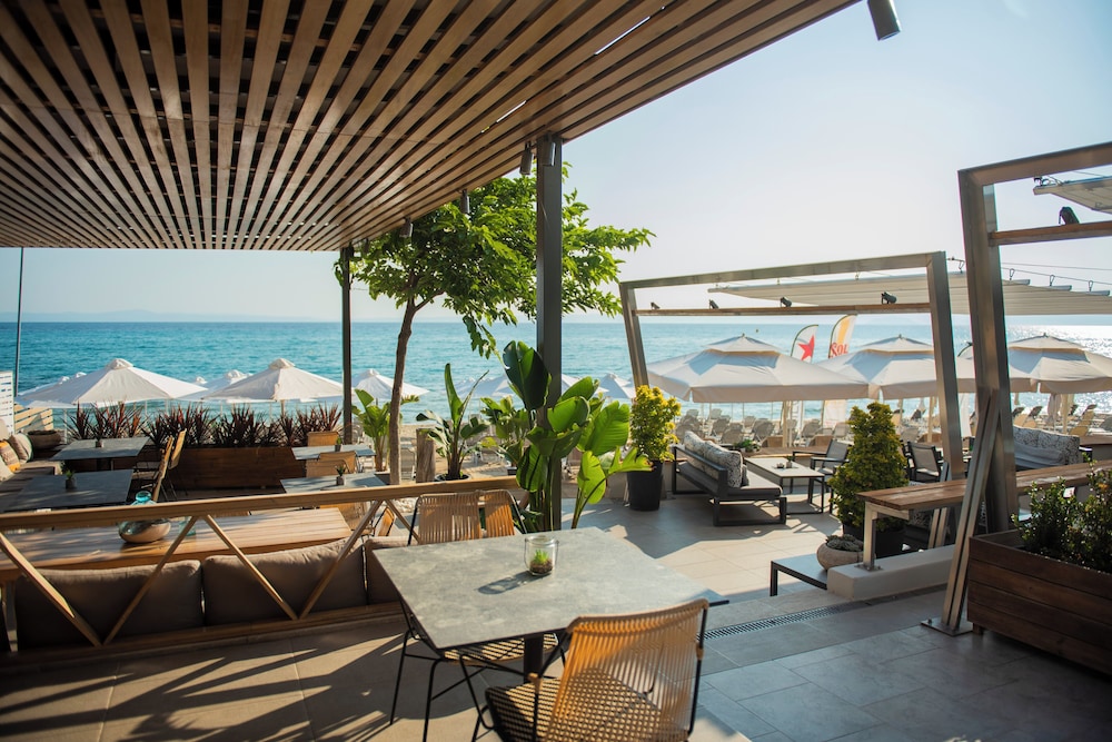 Ostria Sea Side Hotel 24/43